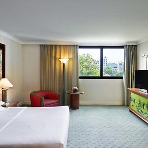 Executive Hilton Suite mit Kingsize-Bett